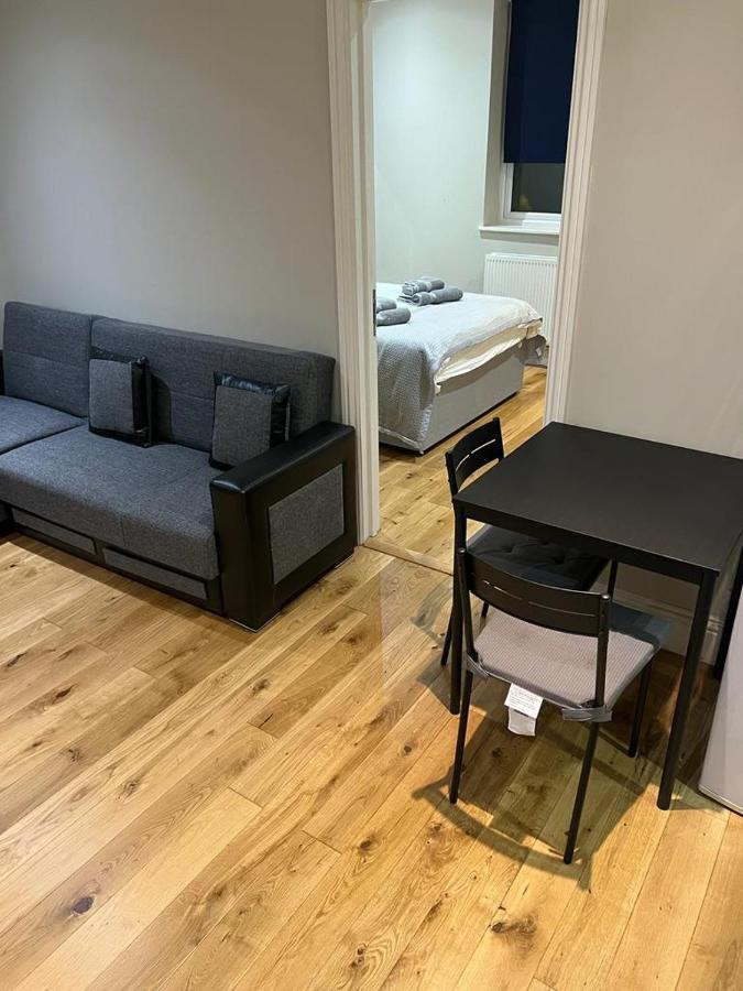 Lovely 1 Bedroom With On Street Parking Appartement Londres